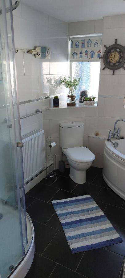 Sea Crest, Beautiful Home In Tenby With Sea Views 外观 照片