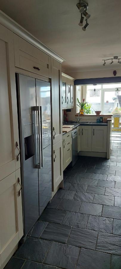 Sea Crest, Beautiful Home In Tenby With Sea Views 外观 照片